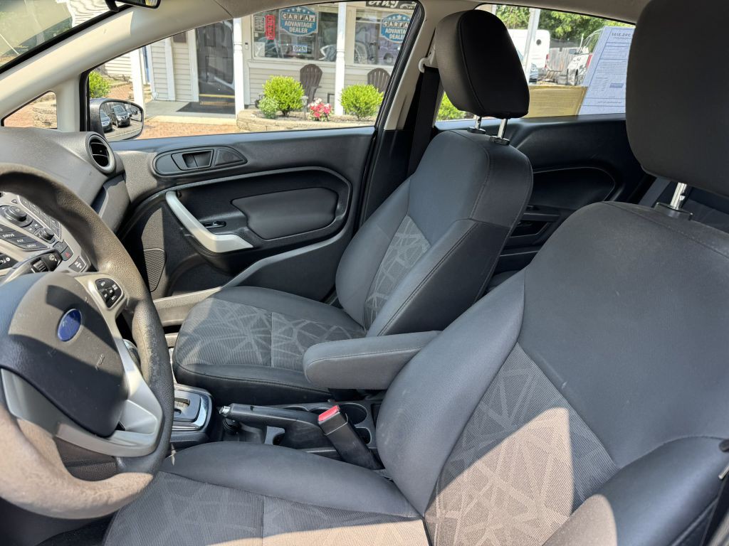 2012 Ford Fiesta Image 5