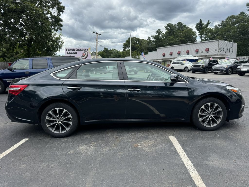 2016 Toyota Avalon Image 10