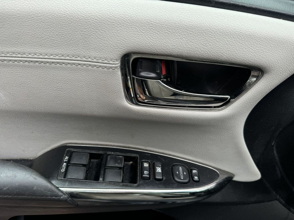 2016 Toyota Avalon Image 15