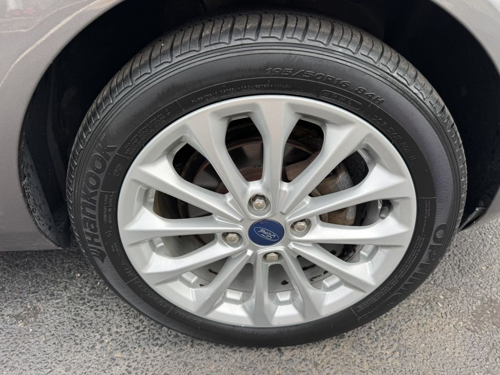 2014 Ford Fiesta Image 12