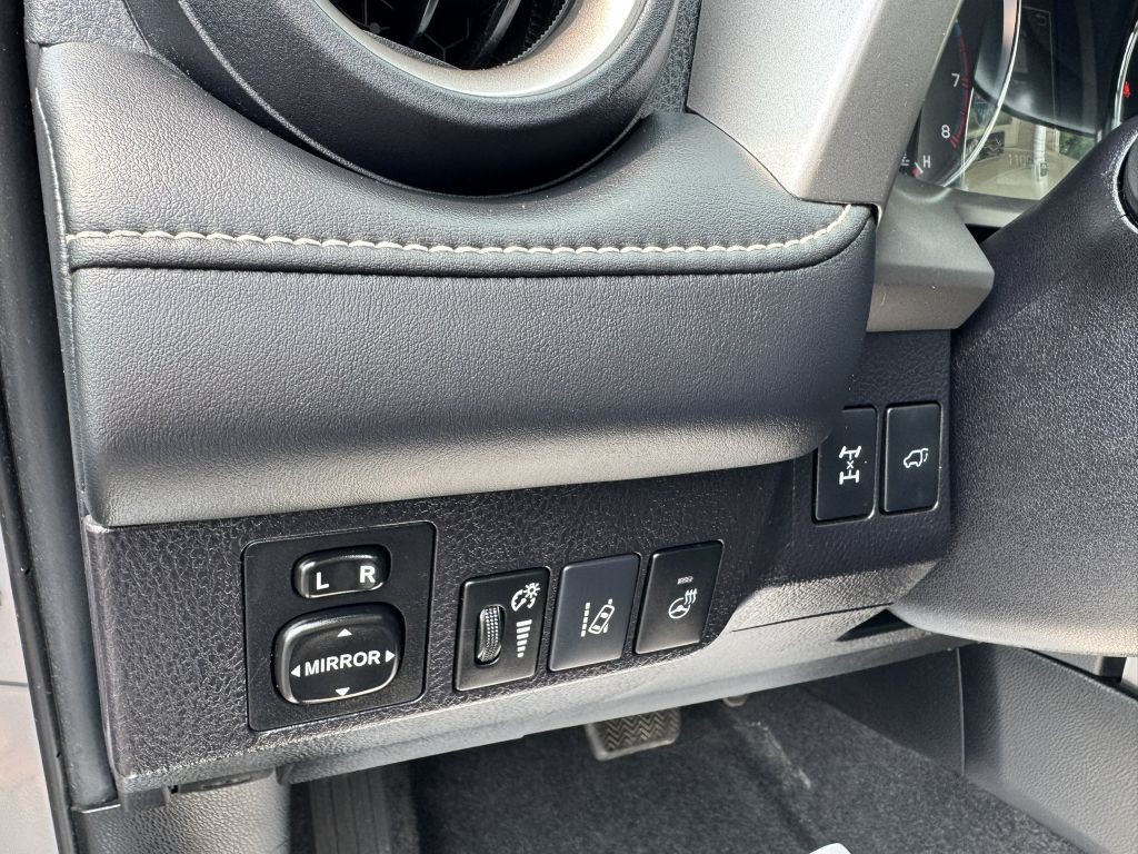 2017 Toyota Rav4 Image 18