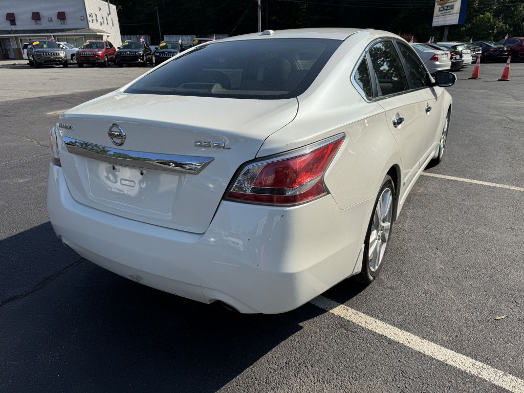 2015 Nissan Altima Image 9