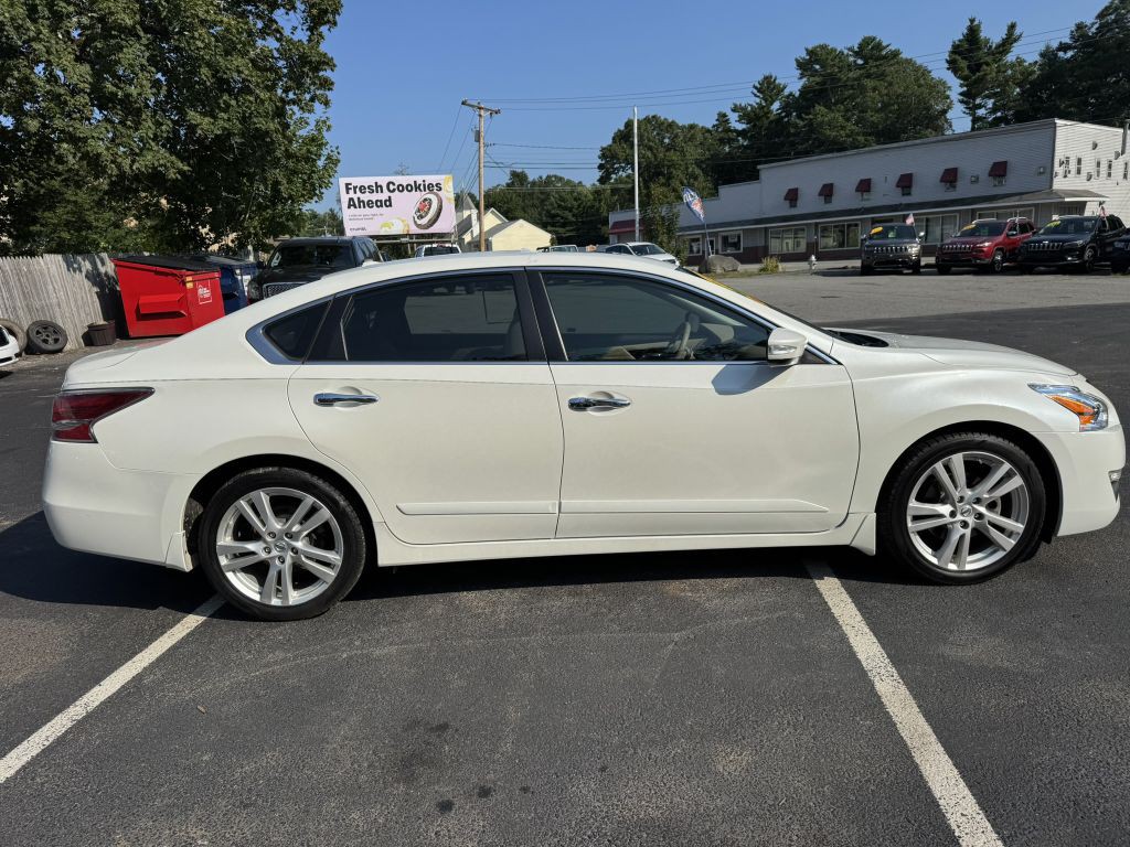 2015 Nissan Altima Image 10