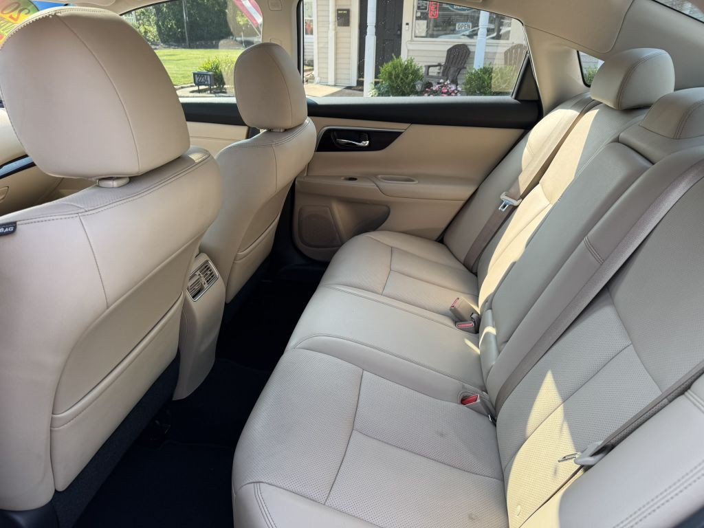 2015 Nissan Altima Image 30