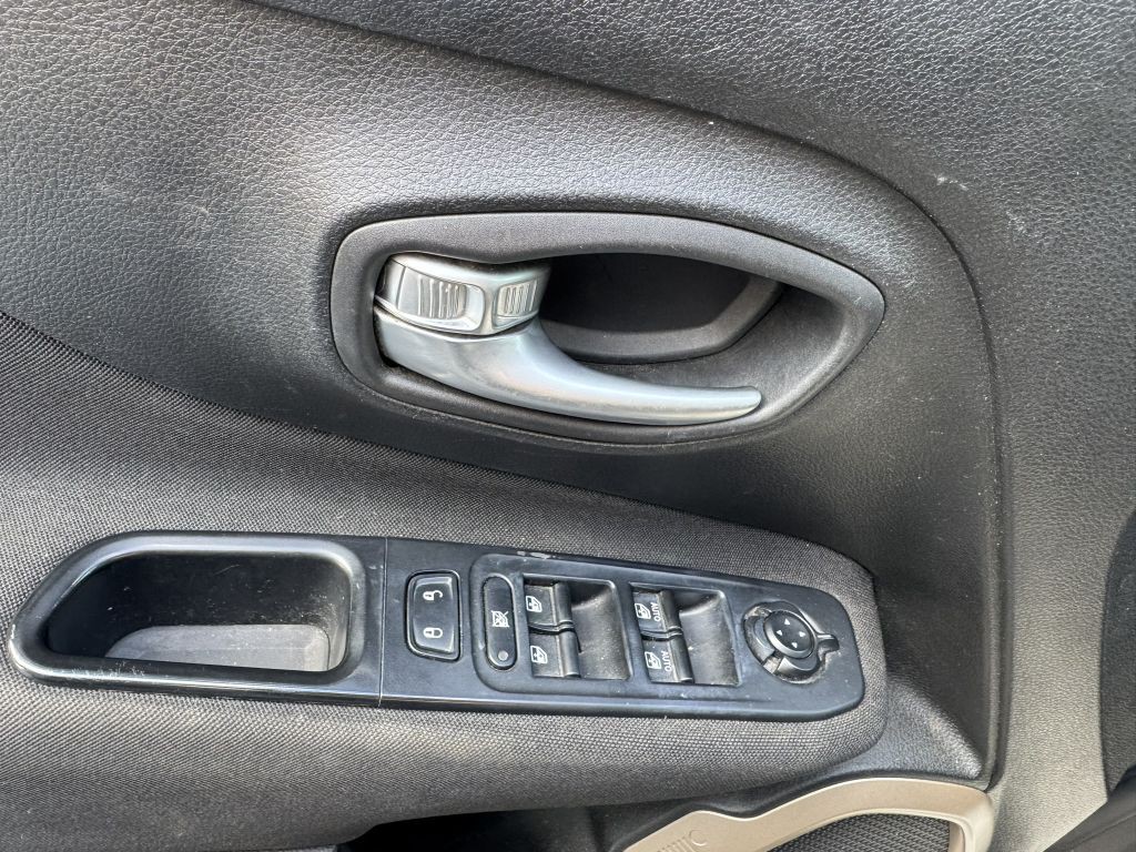 2017 Jeep Renegade Image 15