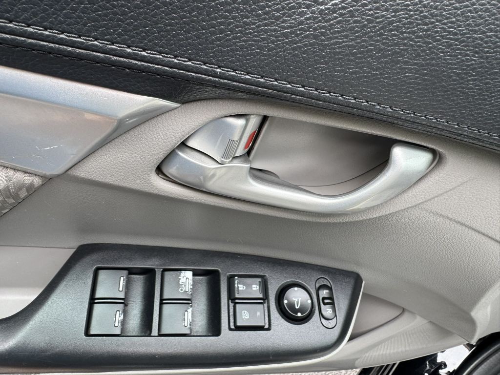 2014 Honda Civic Image 16