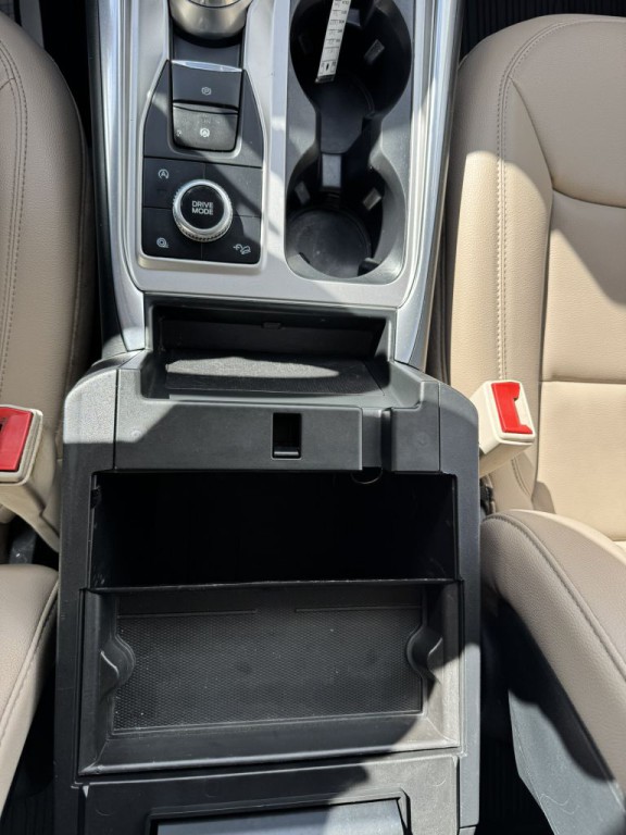 2020 Ford Explorer Image 24