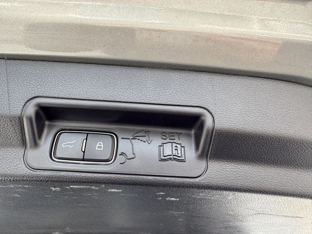 2020 Ford Explorer Image 31