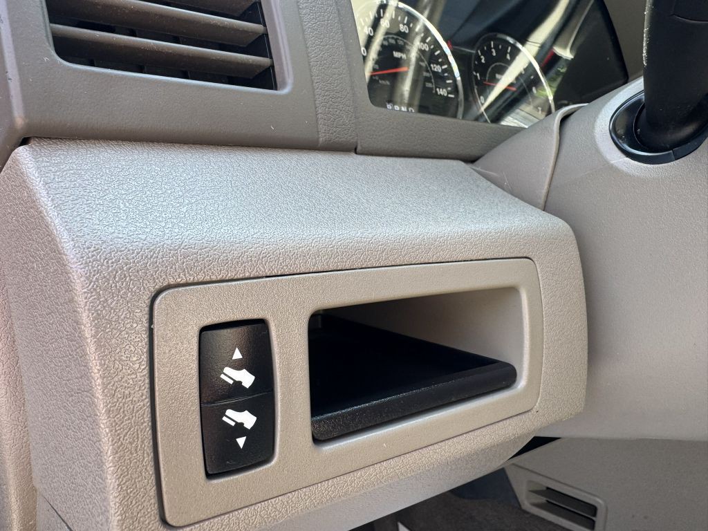 2010 Jeep Grand Cherokee Image 18