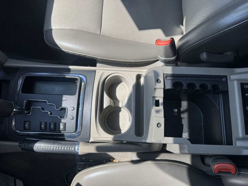 2010 Jeep Grand Cherokee Image 25