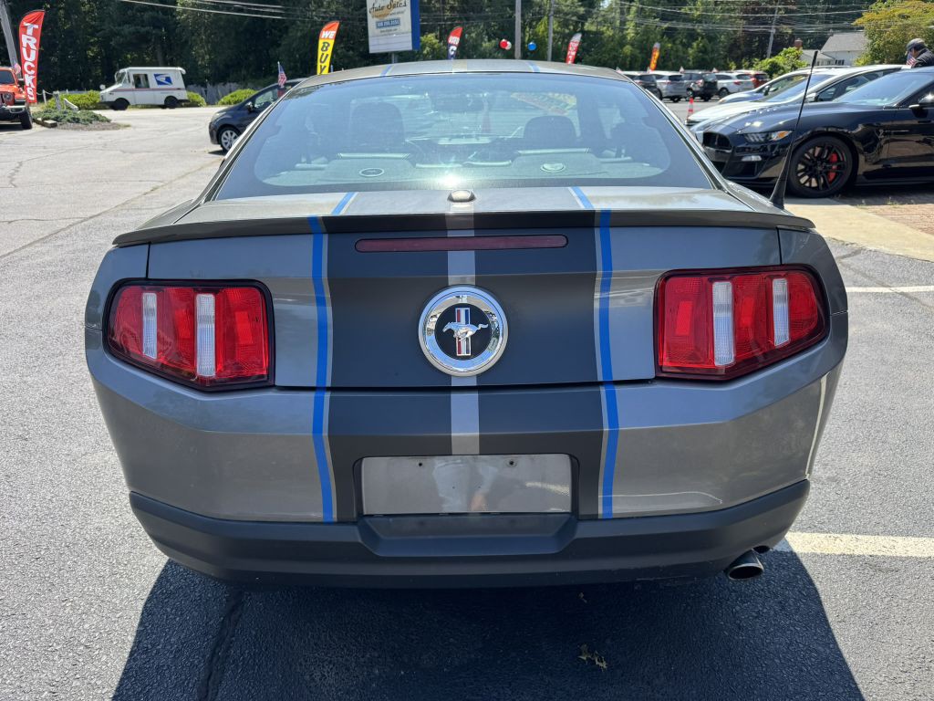 2010 Ford Mustang Image 8