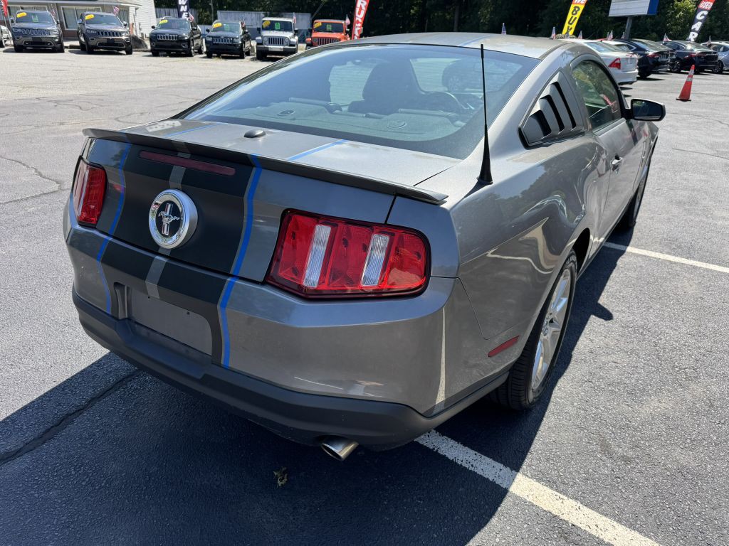 2010 Ford Mustang Image 9