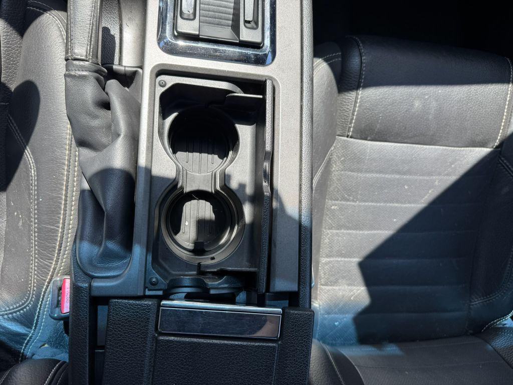 2010 Ford Mustang Image 21