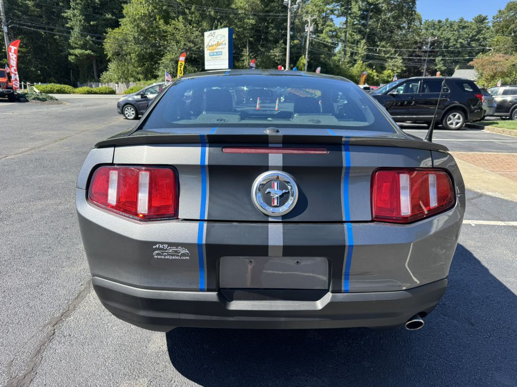 2010 Ford Mustang Image 8