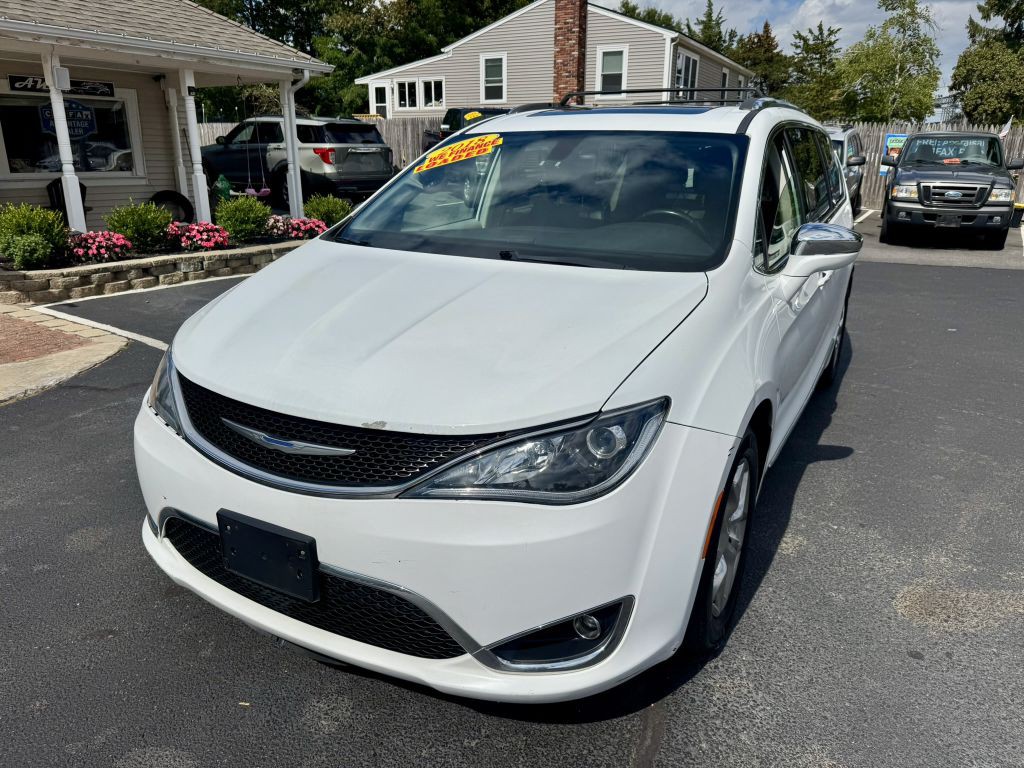 2018 Chrysler Pacifica Image 1