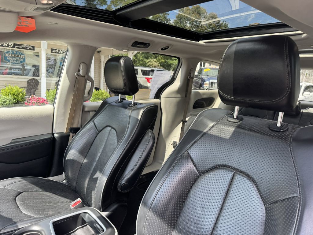 2018 Chrysler Pacifica Image 5