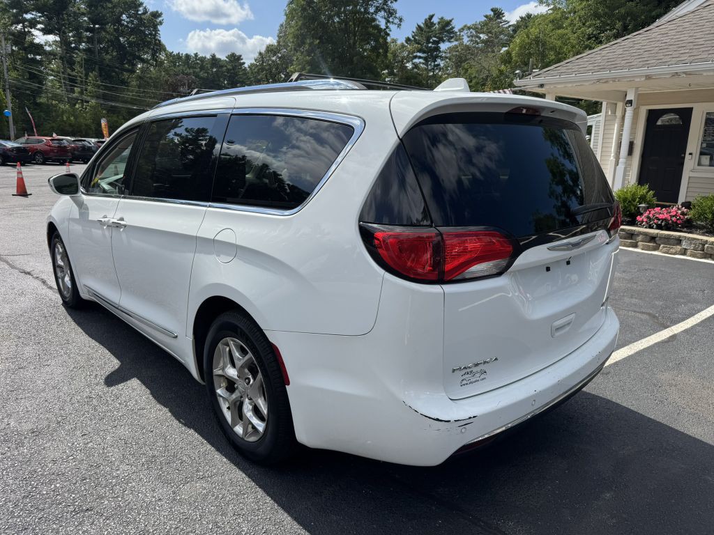 2018 Chrysler Pacifica Image 7