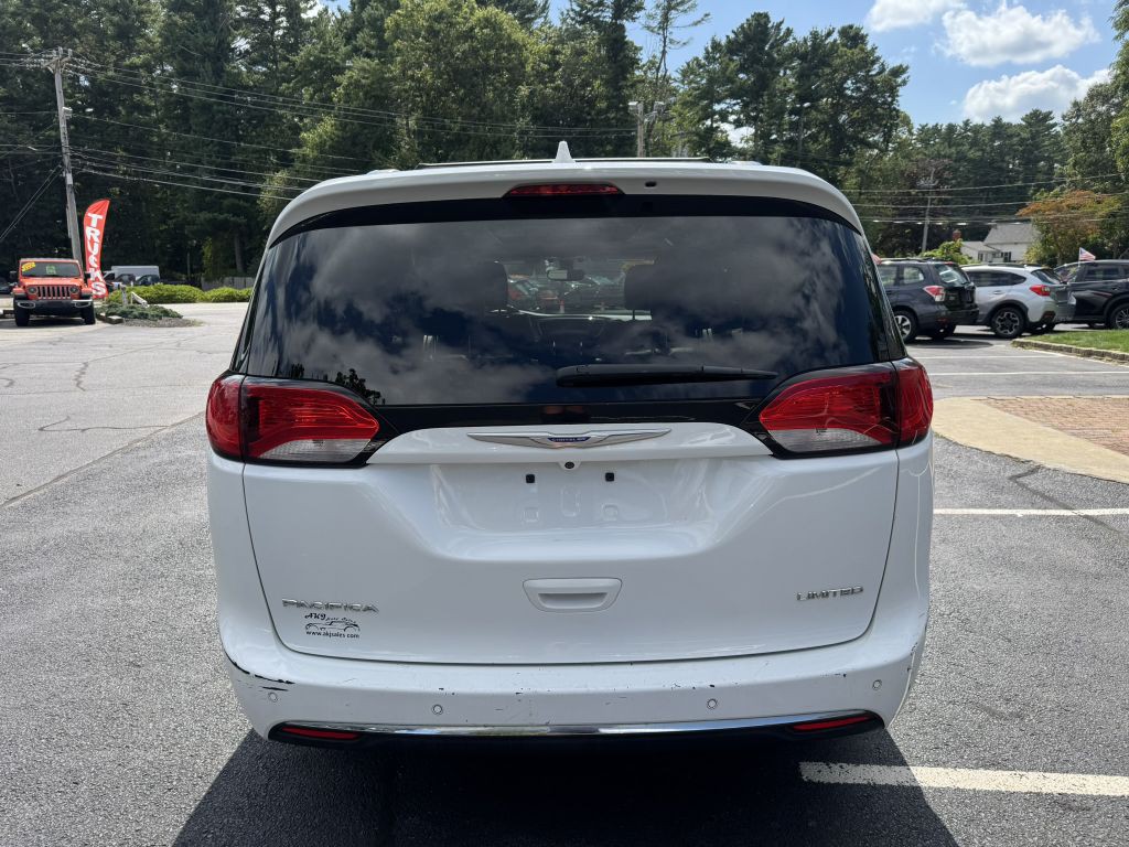 2018 Chrysler Pacifica Image 8