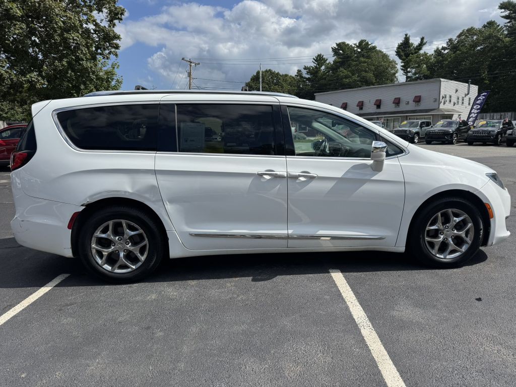 2018 Chrysler Pacifica Image 10