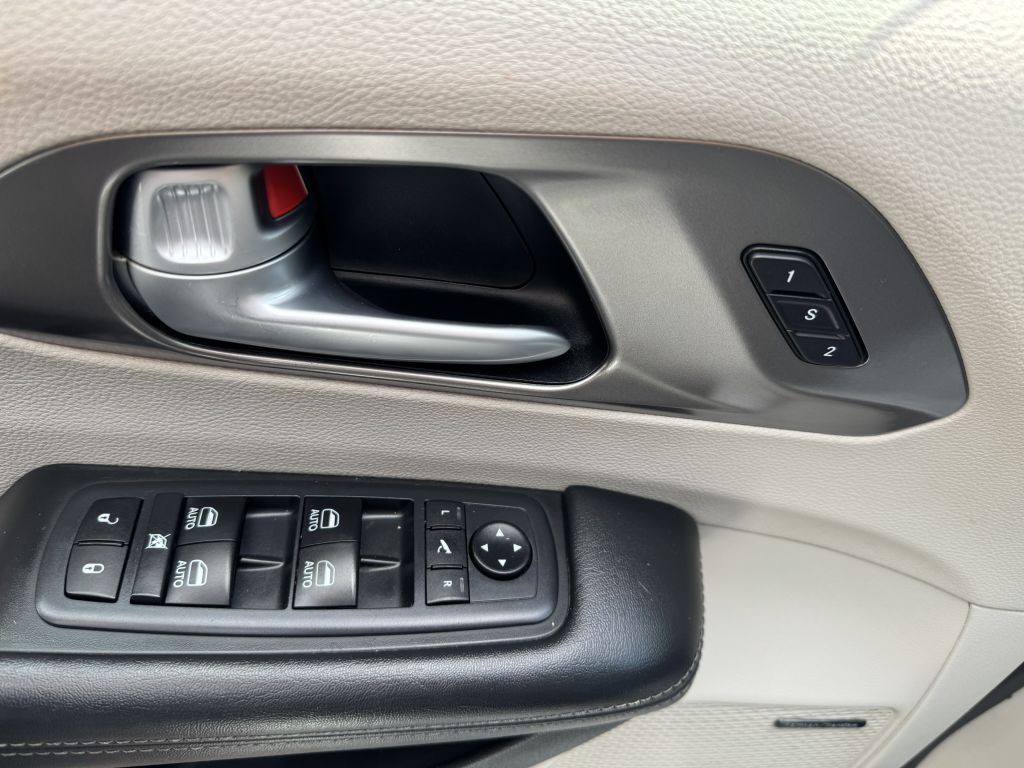 2018 Chrysler Pacifica Image 16
