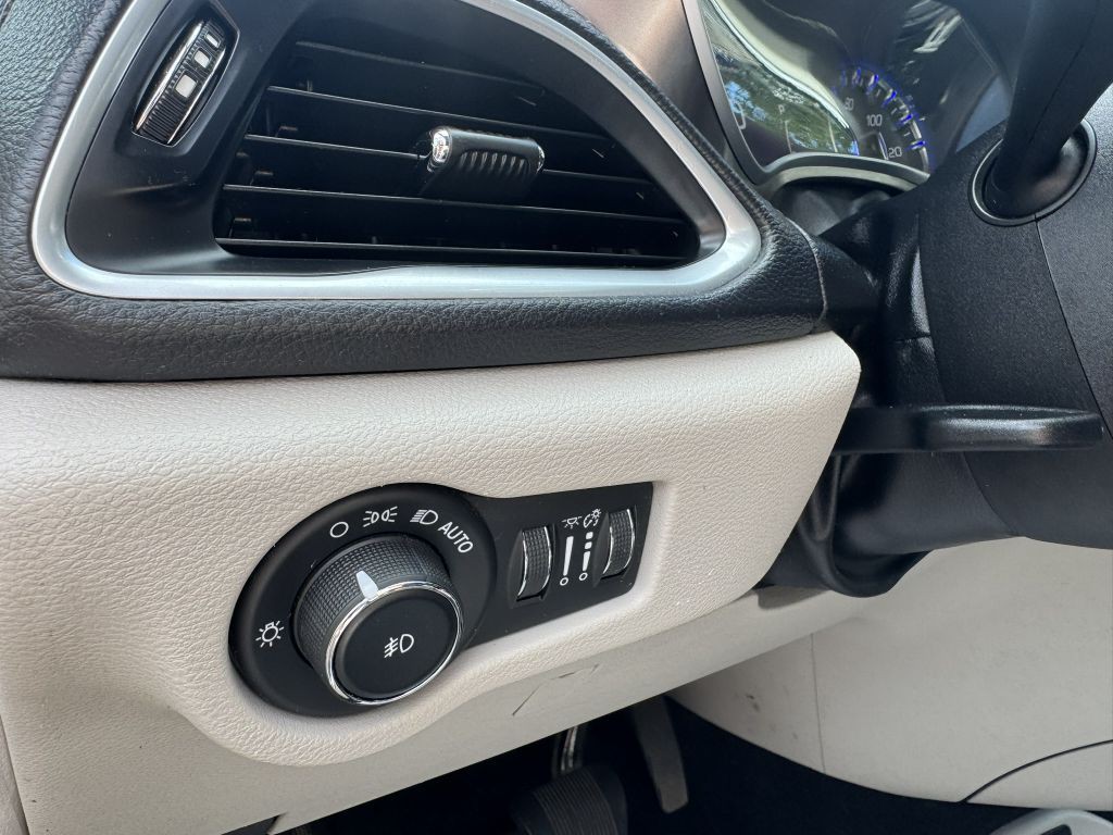 2018 Chrysler Pacifica Image 18