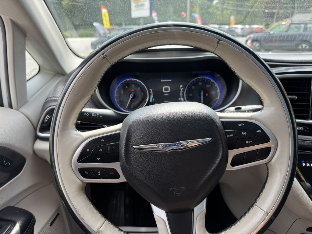 2018 Chrysler Pacifica Image 19