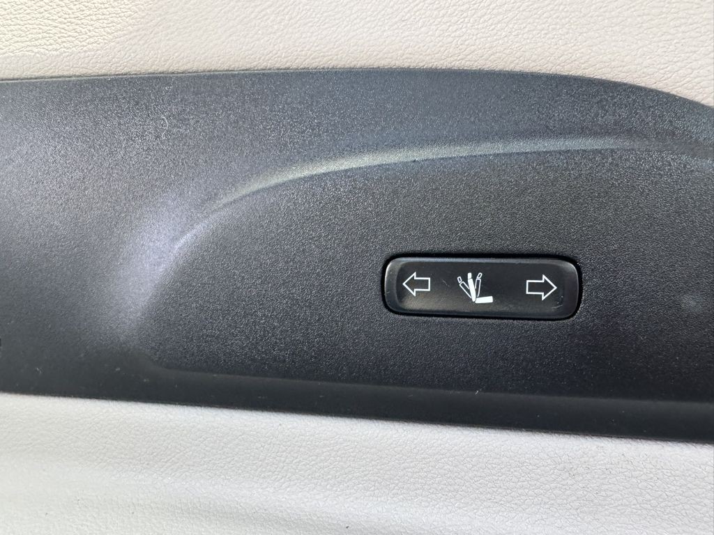 2018 Chrysler Pacifica Image 32