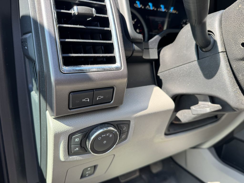 2015 Ford F-150 Image 18