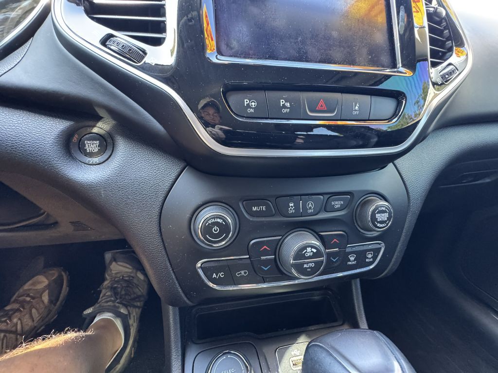 2019 Jeep Cherokee Image 28