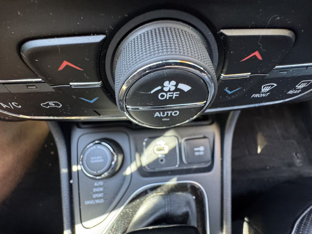 2019 Jeep Cherokee Image 29