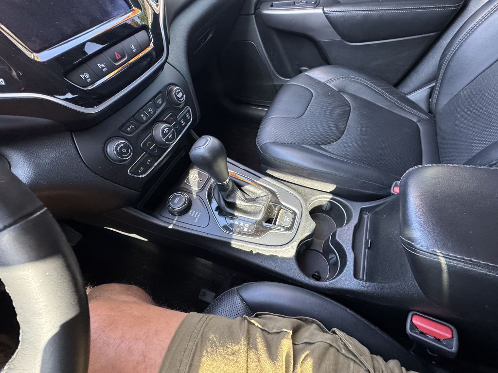 2019 Jeep Cherokee Image 32