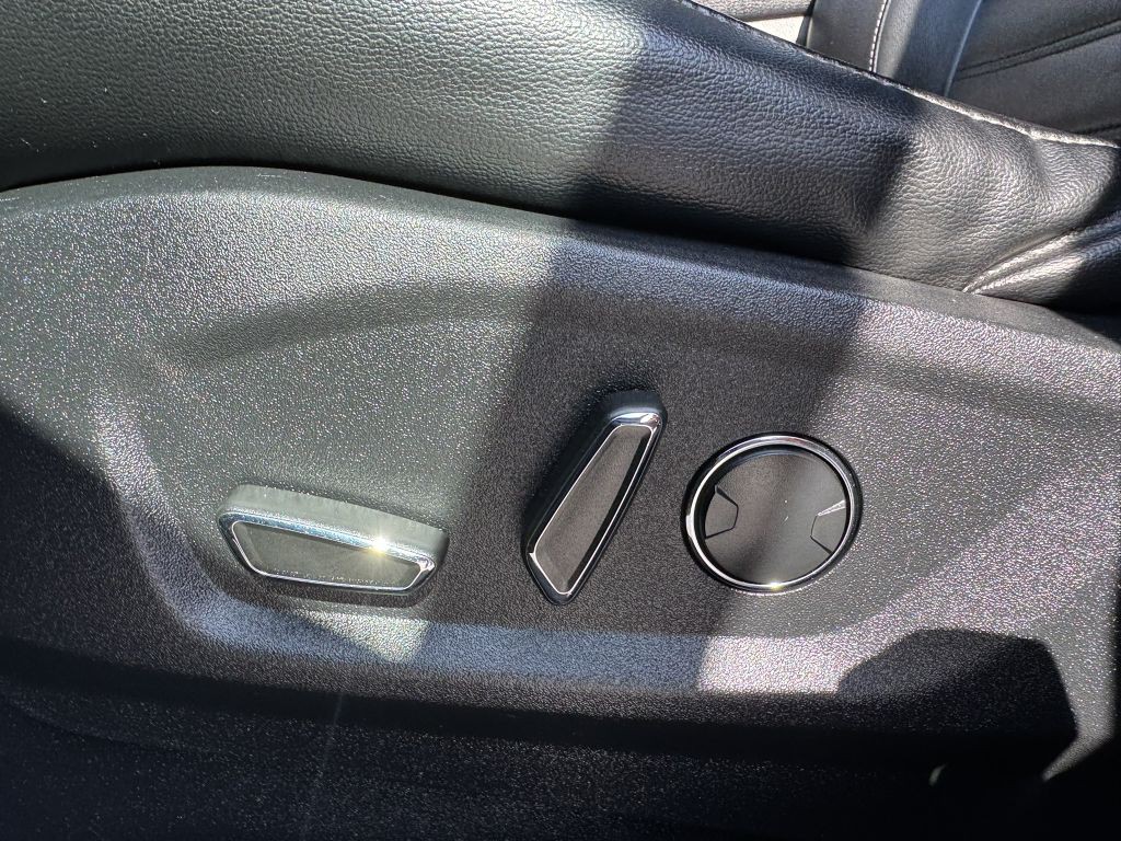 2015 Ford Edge Image 16