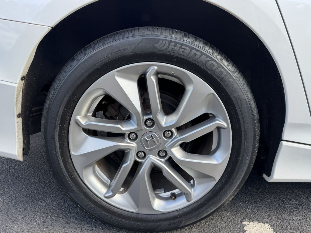 2018 Honda Accord Image 11