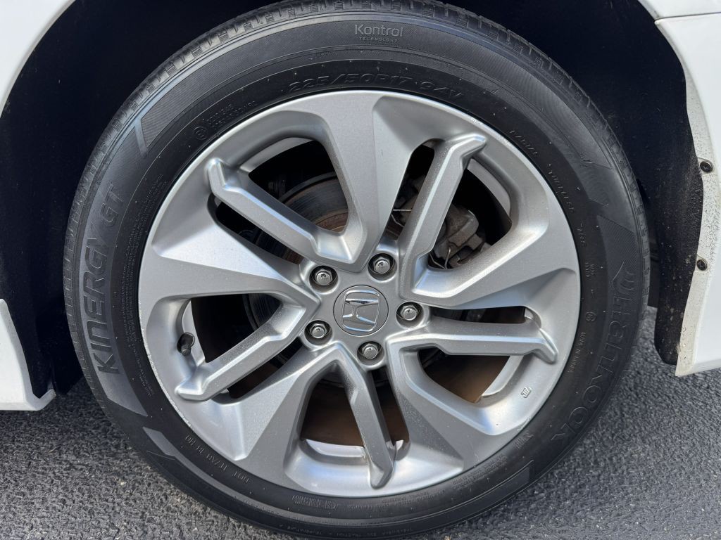 2018 Honda Accord Image 14