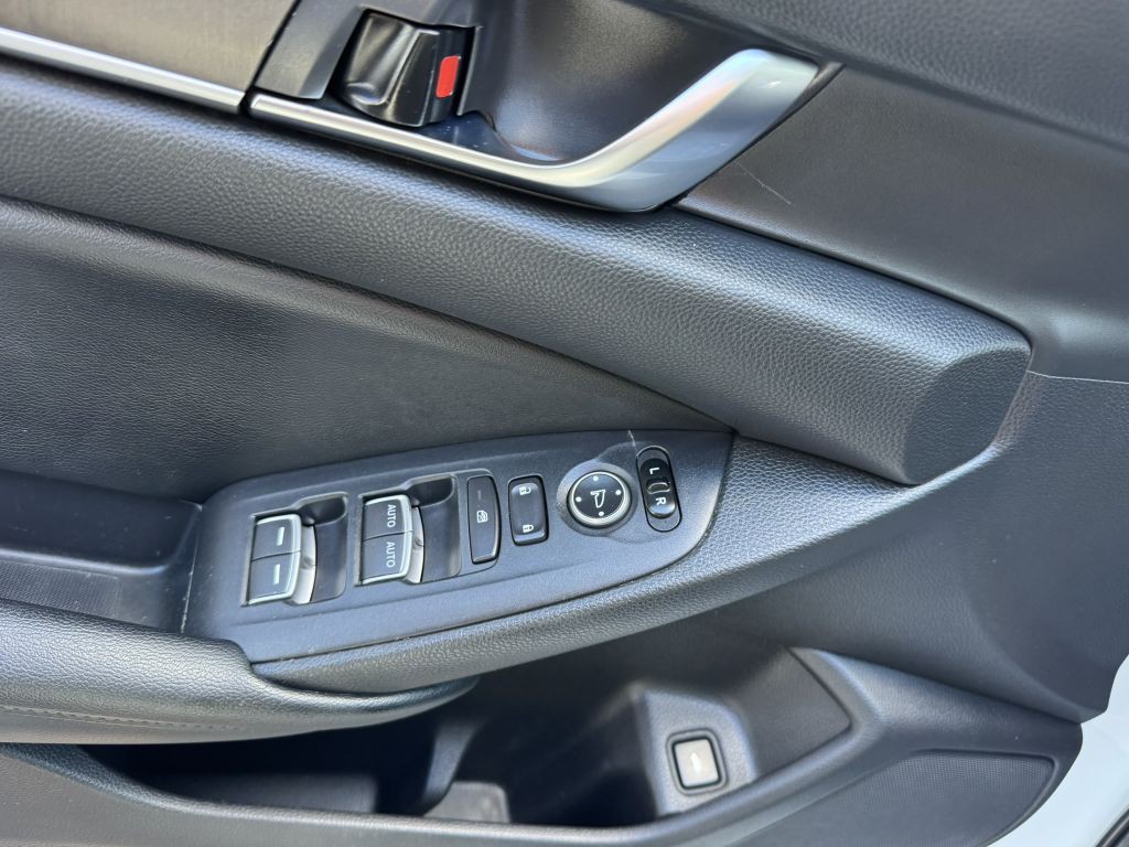 2018 Honda Accord Image 15