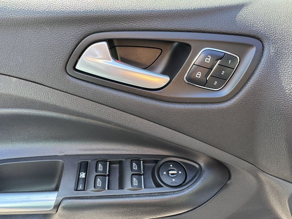2015 Ford Escape Image 16