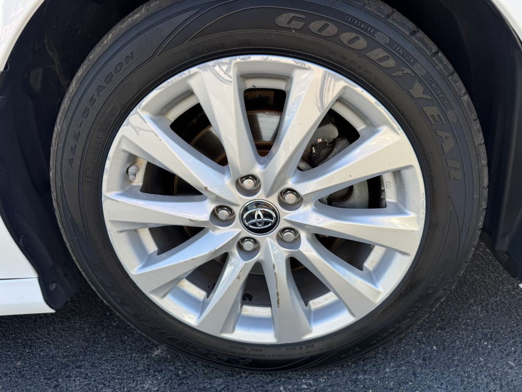 2018 Toyota Camry Image 12