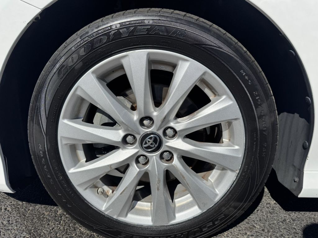 2018 Toyota Camry Image 13