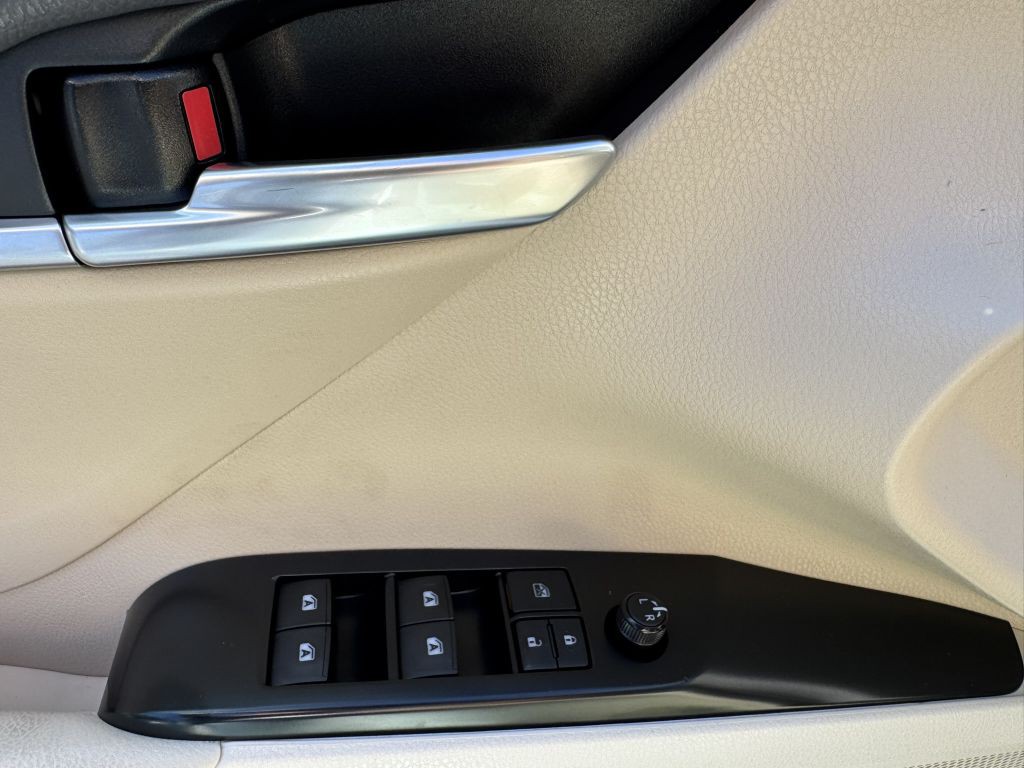 2018 Toyota Camry Image 15