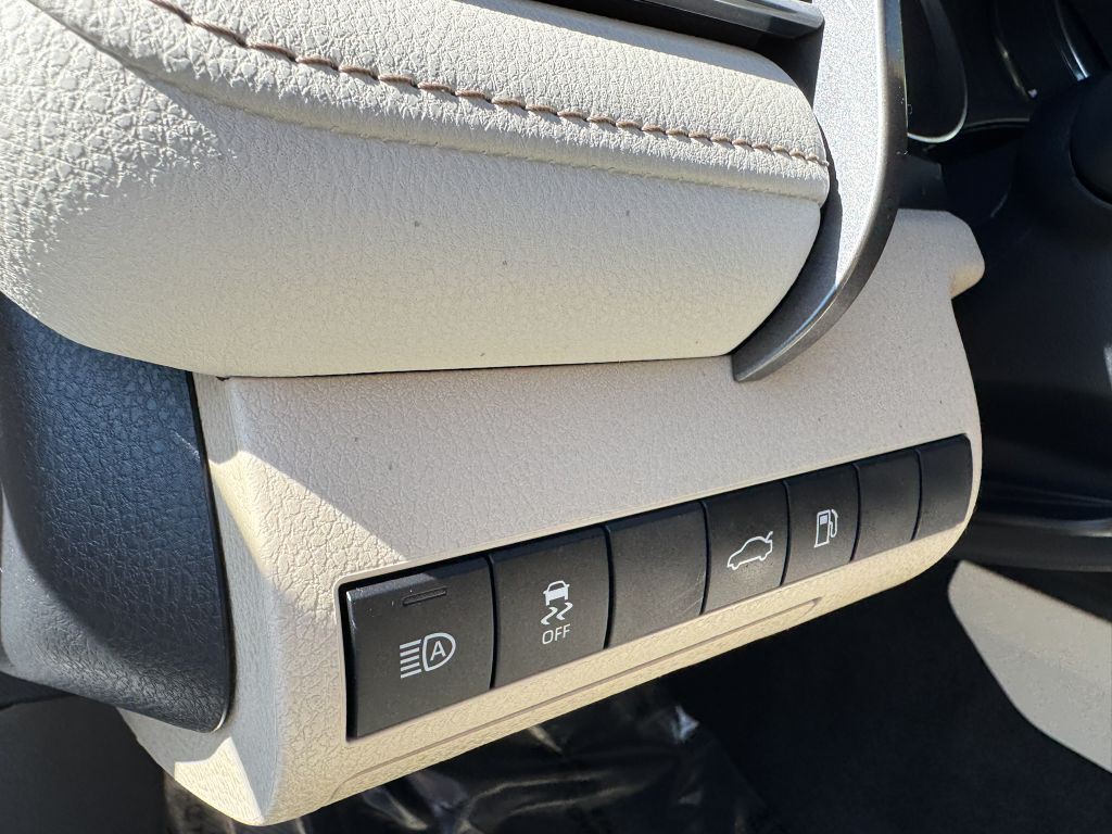 2018 Toyota Camry Image 17