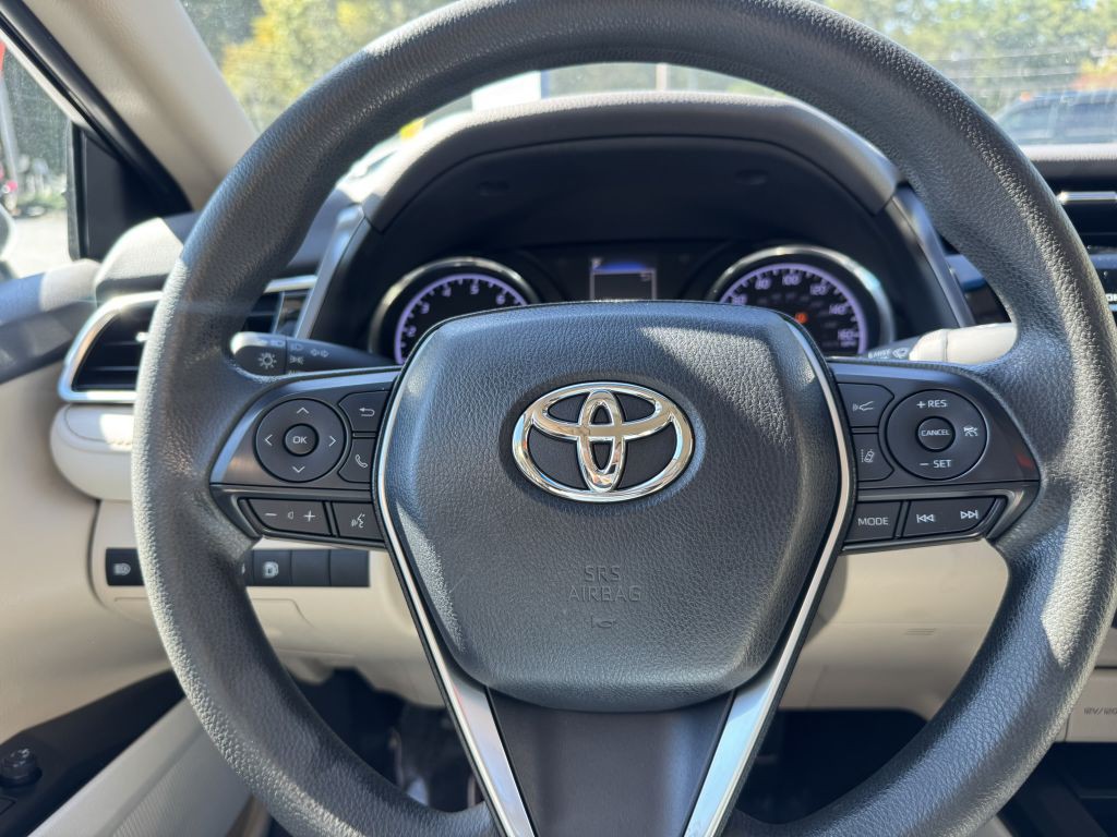 2018 Toyota Camry Image 18