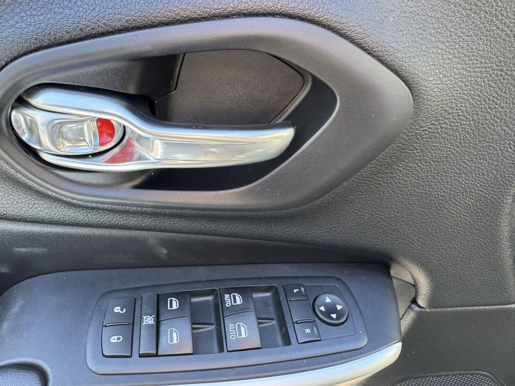2018 Jeep Cherokee Image 15