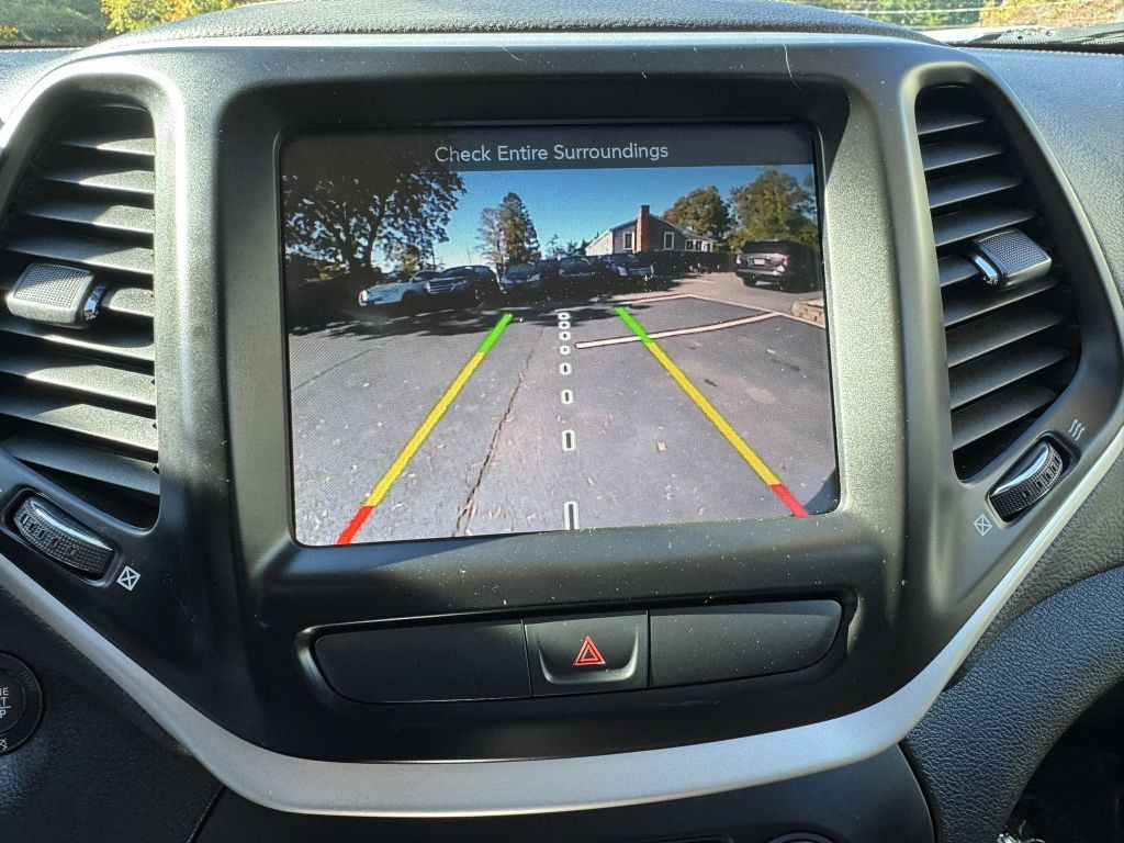 2018 Jeep Cherokee Image 21