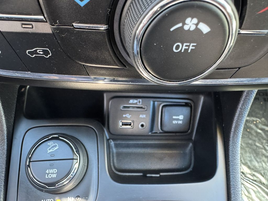 2018 Jeep Cherokee Image 23