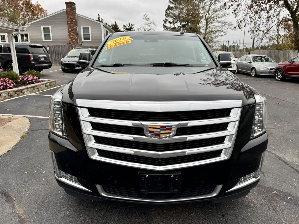 2018 Cadillac Escalade Image 2