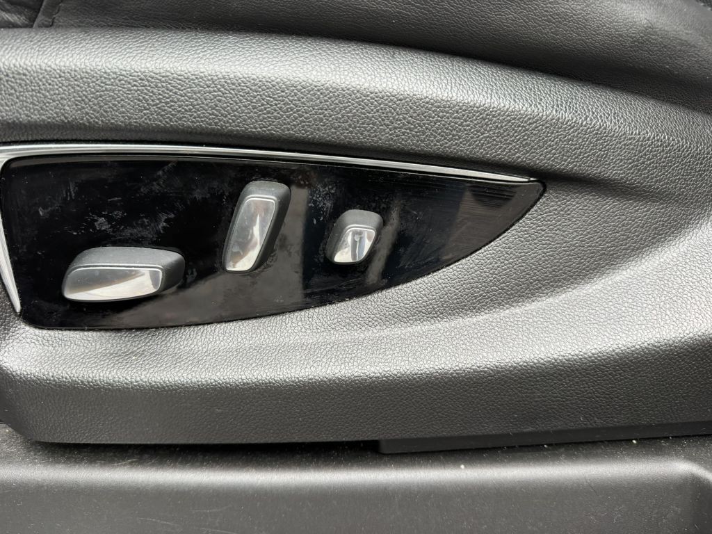 2018 Cadillac Escalade Image 17