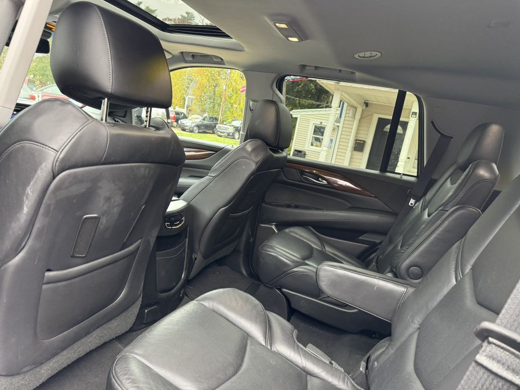 2018 Cadillac Escalade Image 30
