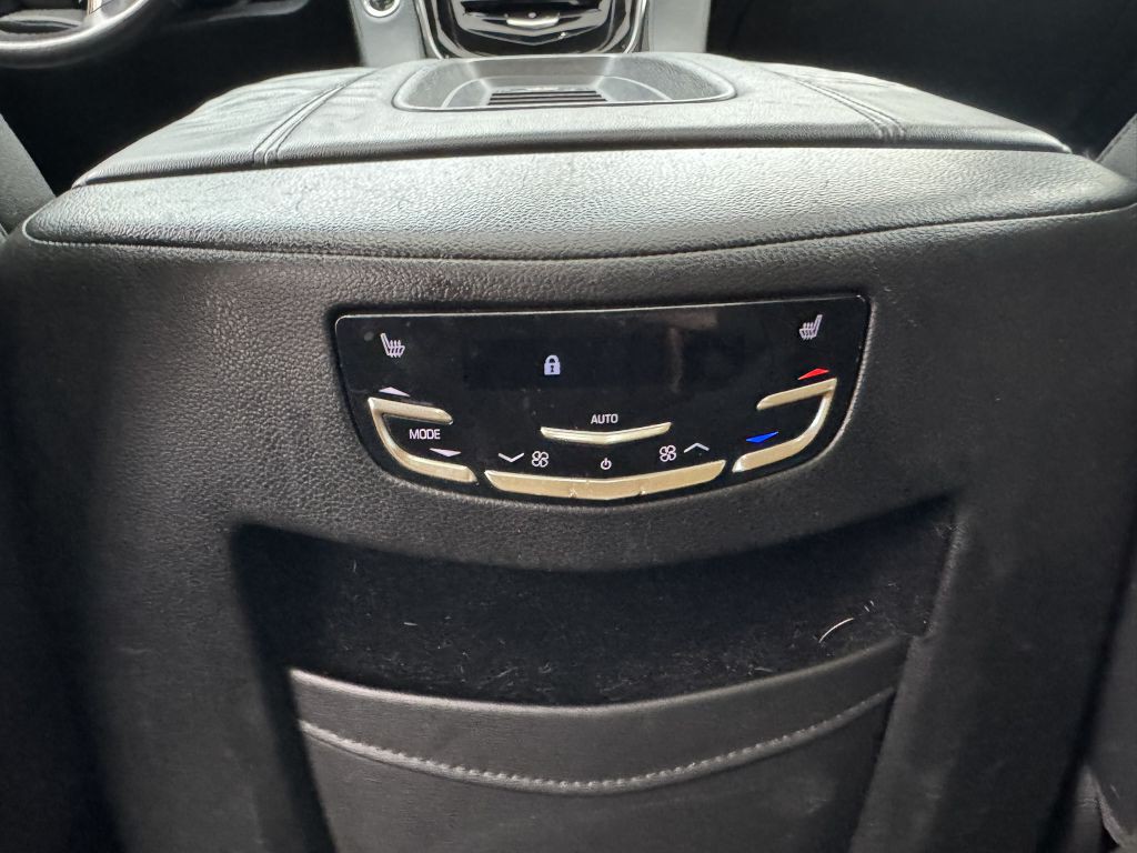 2018 Cadillac Escalade Image 32