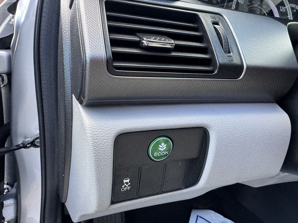 2013 Honda Accord Image 17