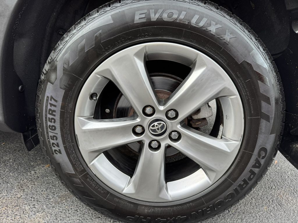 2015 Toyota Rav4 Image 14